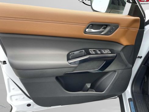 New 2026 Nissan Pathfinder Platinum AWD/4WD image 24