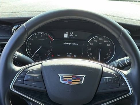 Certified 2025 Cadillac XT5 Premium Luxury image 16