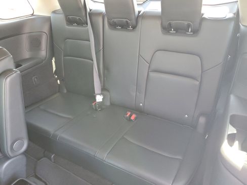 Certified 2024 Nissan Pathfinder SL w/ SL Premium Package FWD image 17