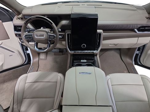 Used 2026 GMC Yukon XL Denali w/ Denali Reserve Package image 9