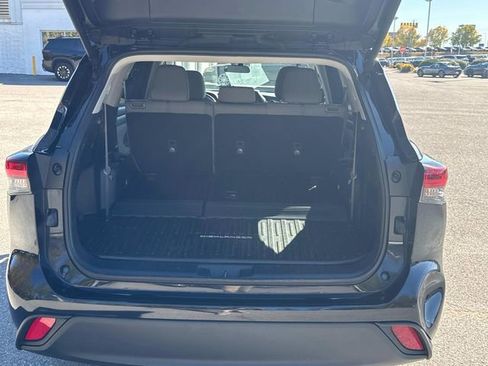 Used 2024 Toyota Highlander LE image 13