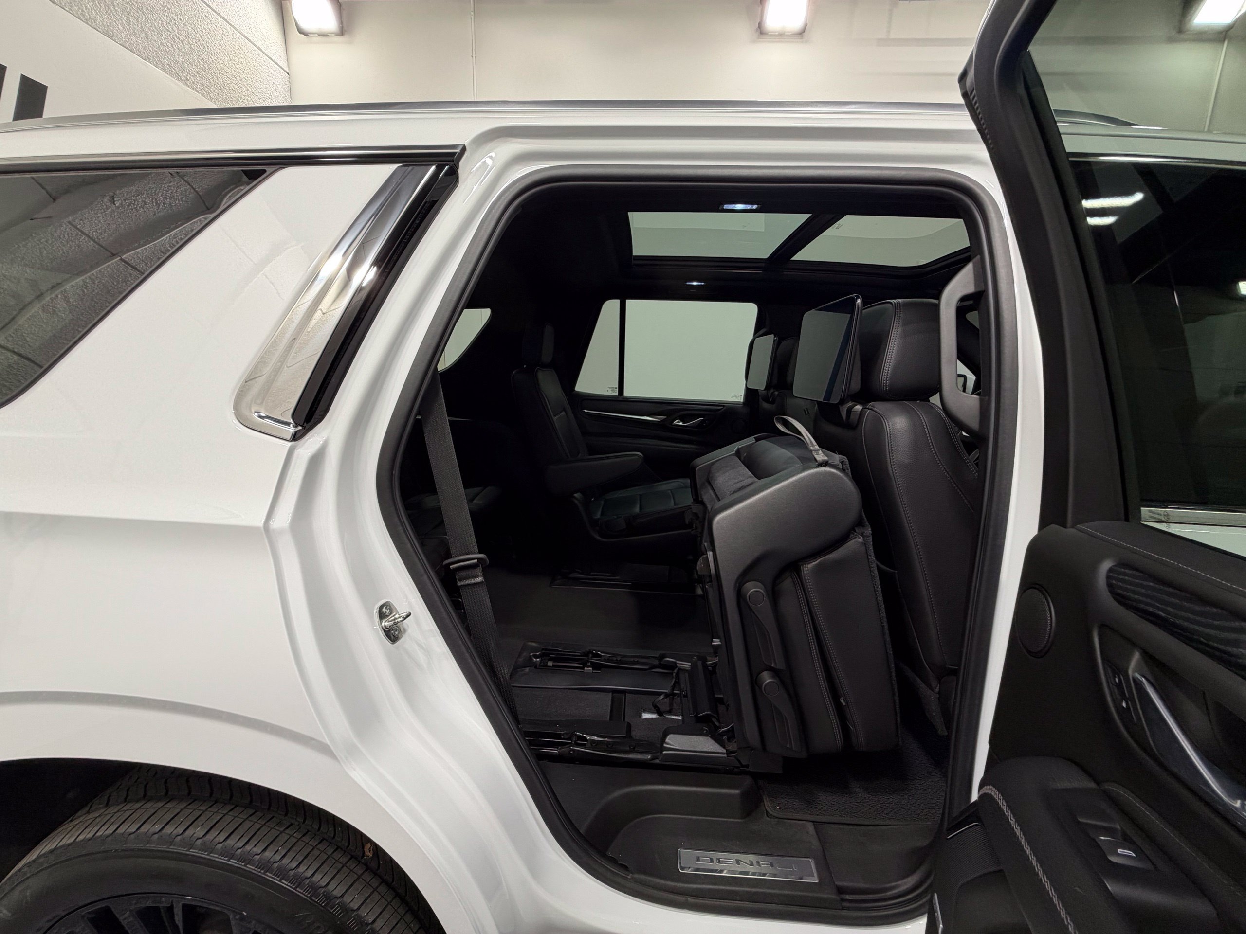Used 2021 GMC Yukon Denali AWD/4WD image 37