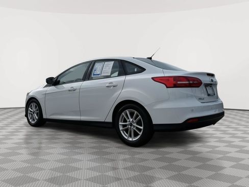 Used 2016 Ford Focus SE w/ Reverse Sensing Package FWD image 4