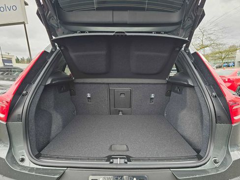 New 2026 Volvo XC40 B5 Core w/ Climate Package image 17