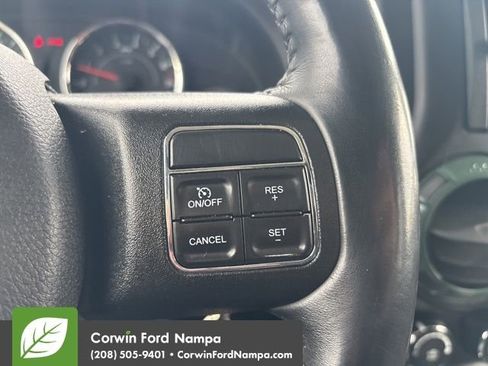 Used 2018 Jeep Wrangler Unlimited Rubicon w/ Connectivity Group image 15