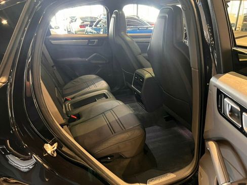 Used 2022 Porsche Cayenne PlatinumEditionCoupe/Hybrid/Ht image 27