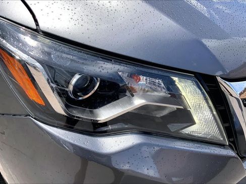 Used 2020 Nissan Pathfinder SV AWD/4WD image 25