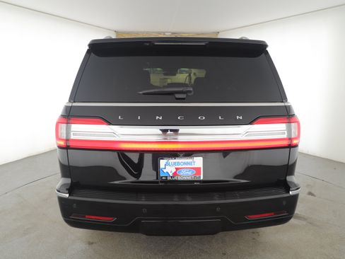 Used 2020 Lincoln Navigator 2WD image 4