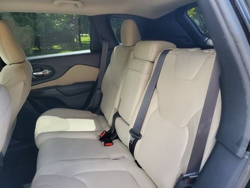 Used 2015 Jeep Cherokee Latitude AWD/4WD image 26