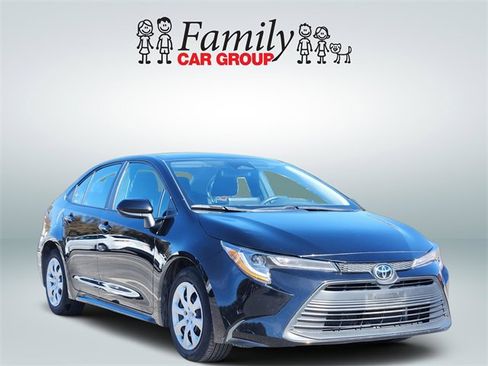 Certified 2024 Toyota Corolla LE image 2