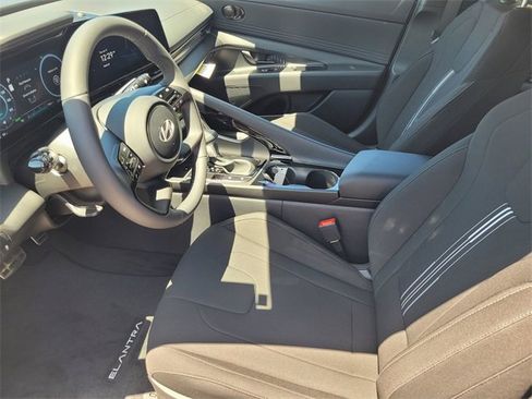 New 2025 Hyundai Elantra SEL image 11