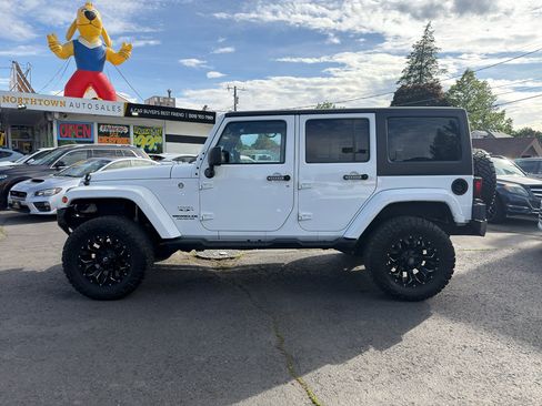 Used 2017 Jeep Wrangler Unlimited Sahara w/ Dual Top Group AWD/4WD image 3