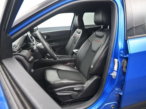 Used 2025 Jeep Compass Trailhawk AWD/4WD image 21