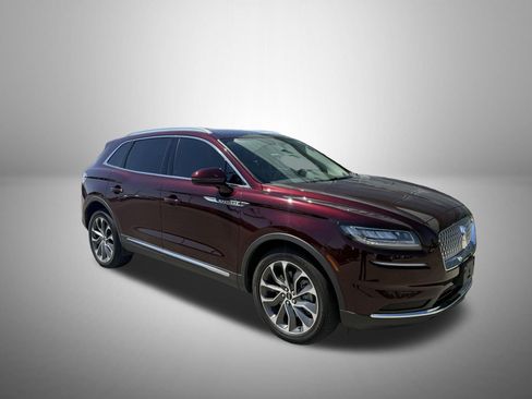 Used 2023 Lincoln Nautilus Reserve w/ Cargo Utility Package AWD/4WD image 3
