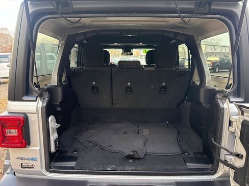 Used 2024 Jeep Wrangler Unlimited Rubicon 4xe image 36