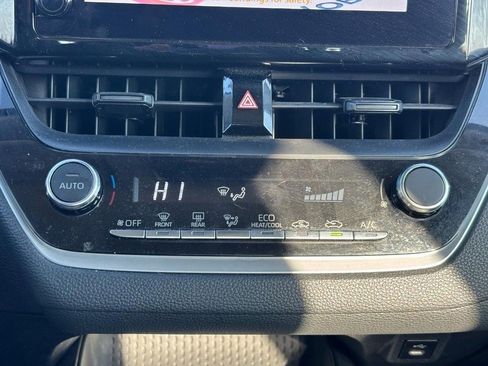 Used 2023 Toyota Corolla LE image 32