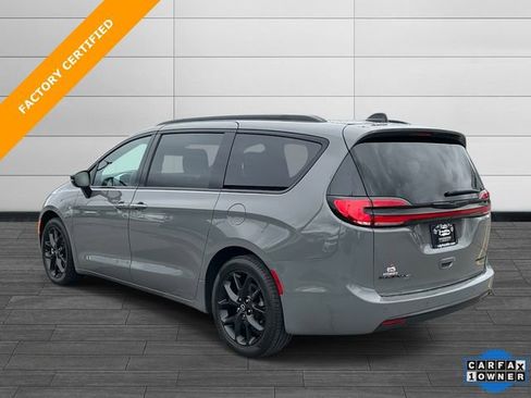 Certified 2025 Chrysler Pacifica Limited image 6