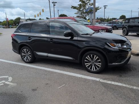 Used 2020 Mitsubishi Outlander ES FWD image 3