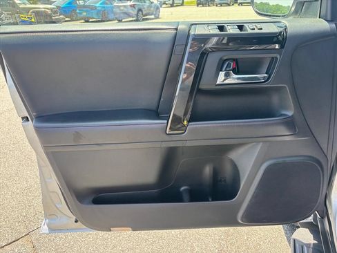 Used 2022 Toyota 4Runner TRD Off-Road Premium AWD/4WD image 9