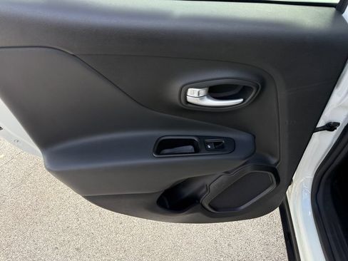 Used 2023 Jeep Renegade Latitude AWD/4WD image 24