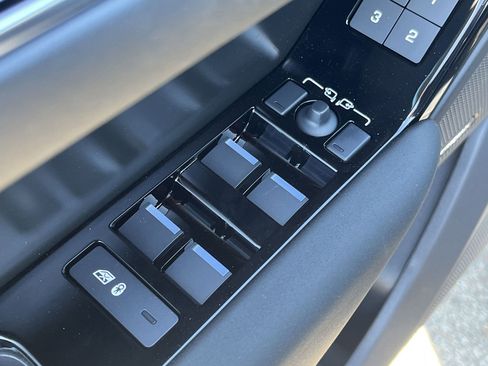 New 2026 Land Rover Range Rover Velar S image 21