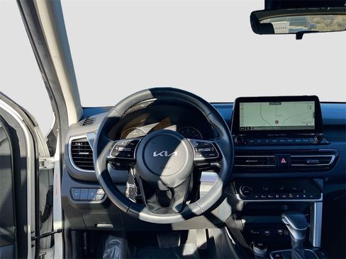 Used 2023 Kia Seltos S w/ Navigation Package image 22