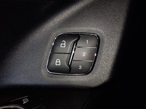 Used 2021 Ford Expedition XLT image 18