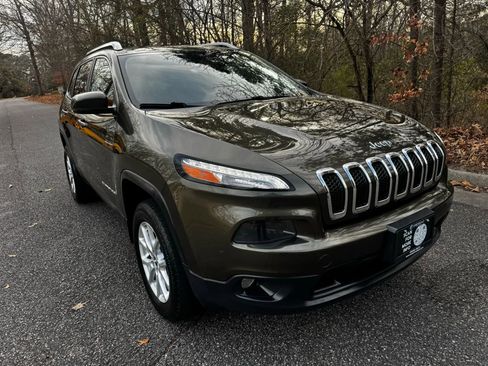 Used 2015 Jeep Cherokee Latitude w/ Comfort/Convenience Group image 2