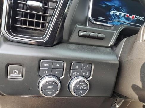 Used 2024 GMC Sierra 2500 AT4X image 17