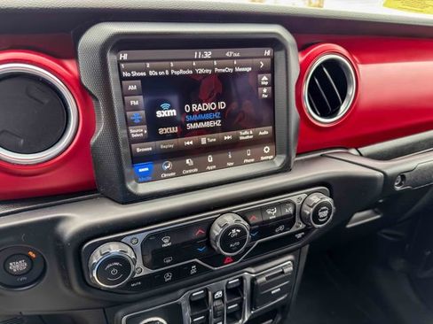 Used 2023 Jeep Gladiator Rubicon w/ Trailer Tow Package AWD/4WD image 22