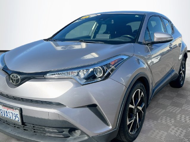 Used 2019 Toyota C-HR XLE FWD image 2