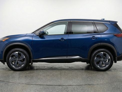 Used 2025 Nissan Rogue SV image 5
