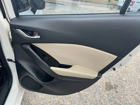 Used 2018 MAZDA MAZDA3 Sport image 36