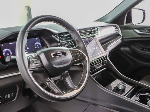 Used 2023 Jeep Grand Cherokee Altitude image 22