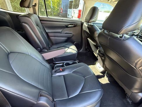 Used 2026 Toyota Highlander XLE AWD/4WD image 19