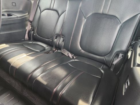 Used 2025 Honda Pilot Black Edition image 31