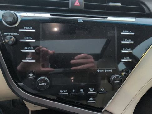 Used 2018 Toyota Camry XLE w/ Audio Package FWD image 11