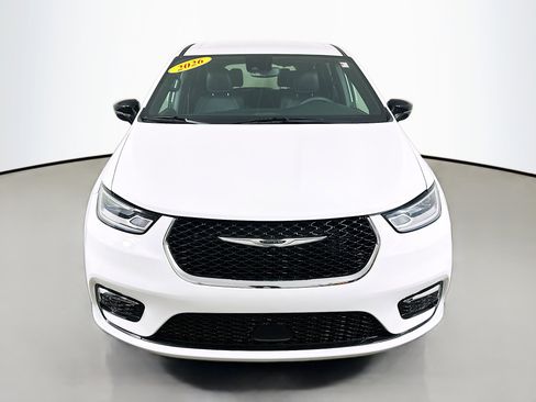 Used 2026 Chrysler Pacifica Select FWD image 2