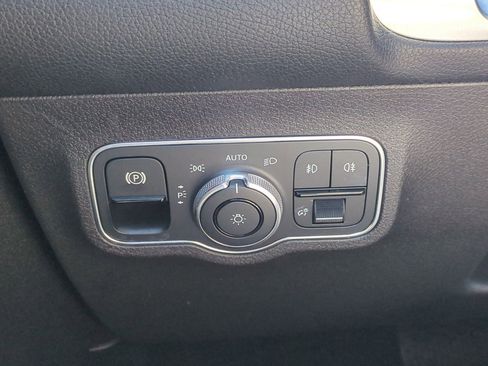 Used 2020 Mercedes-Benz GLB 250 4MATIC image 16