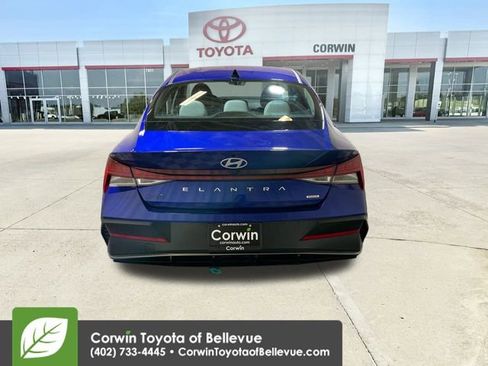 Used 2025 Hyundai Elantra Limited image 7