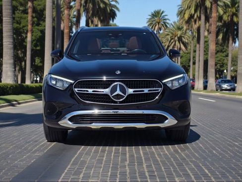 Used 2025 Mercedes-Benz GLC 300 image 3