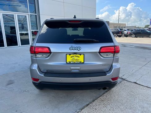 Used 2021 Jeep Grand Cherokee Laredo RWD image 4