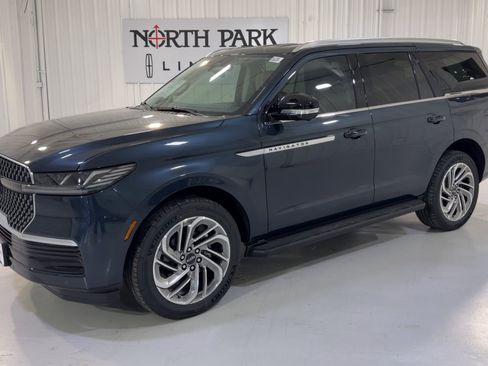 New 2026 Lincoln Navigator Premiere AWD/4WD image 5