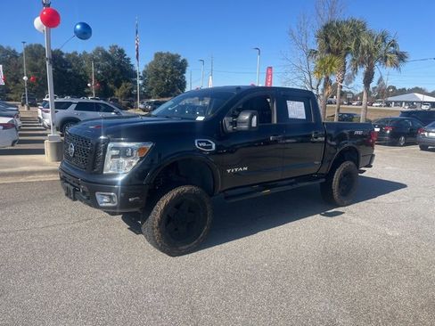 Used 2017 Nissan Titan PRO-4X image 3