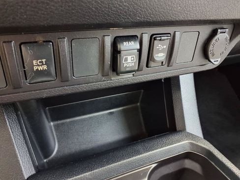 Used 2019 Toyota Tacoma SR5 RWD image 8