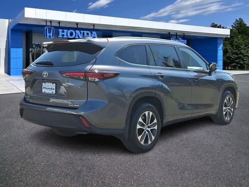 Used 2024 Toyota Highlander XLE AWD/4WD image 22