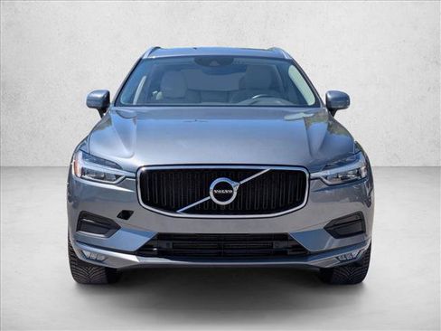 Used 2021 Volvo XC60 T5 Momentum w/ Premium Package FWD image 2