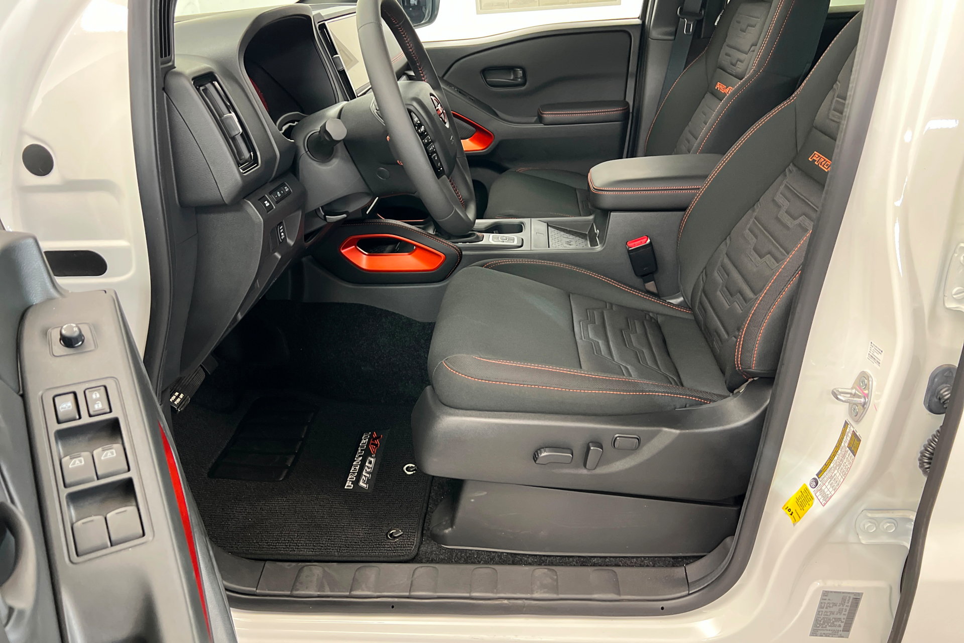 New 2026 Nissan Frontier PRO-4X w/ Pro-4x Convenience Package AWD/4WD image 17
