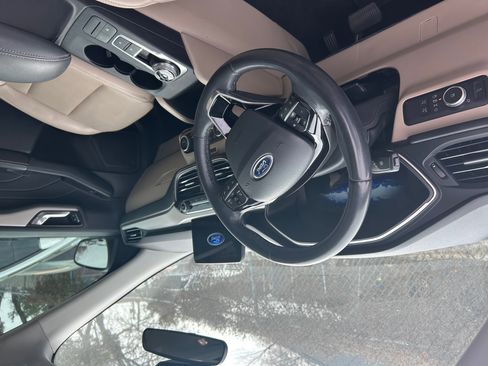 Used 2021 Ford Escape SEL w/ Technology Package image 23