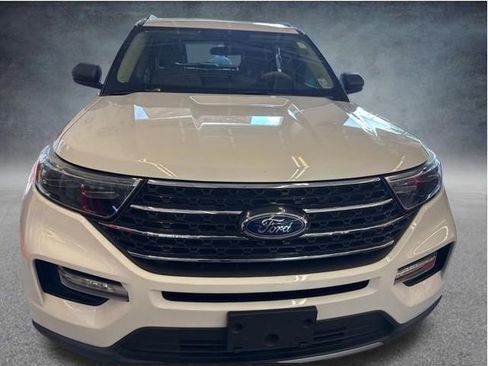 Used 2023 Ford Explorer XLT w/ Equipment Group 202A RWD image 11